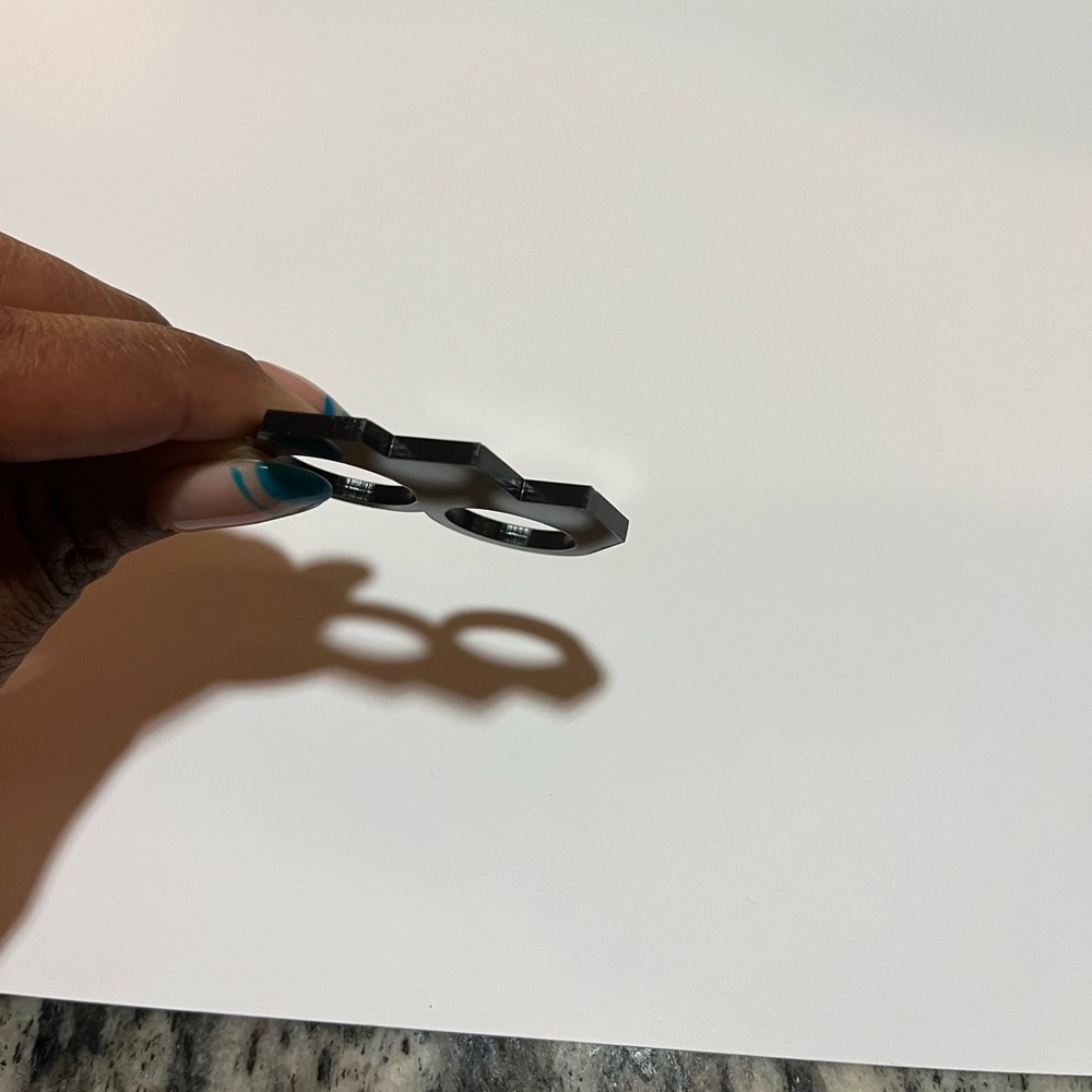 ♠️PLASTIQUE TWO FINGER ACRYLIC RING♠️ - Picture 4 of 8